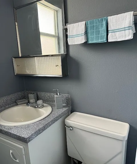 South Castle Apartments — Photo 13