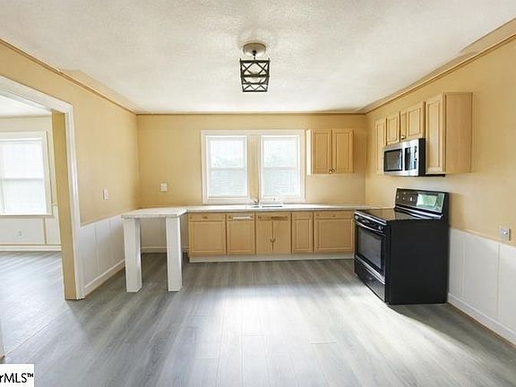 4th image of 105 W Front St