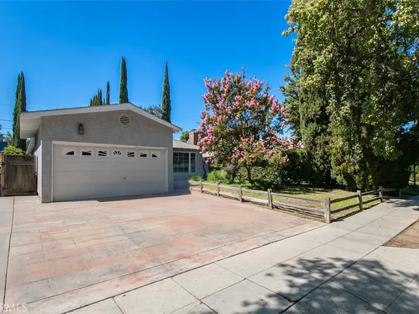 22046 Buena Ventura St, Woodland Hills, CA 91364
