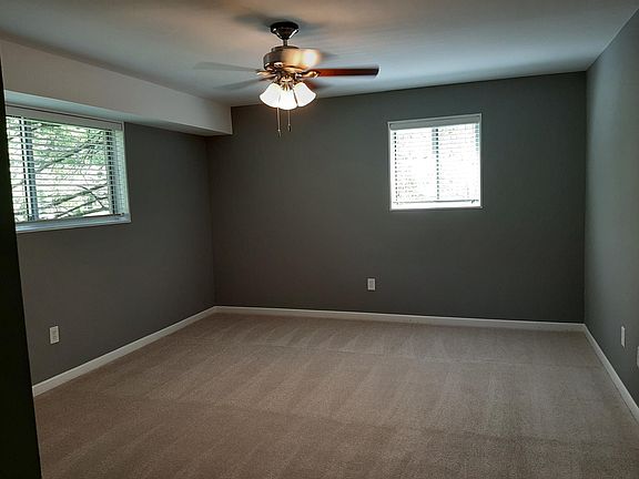 3rd image of 10530 Montrose Ave