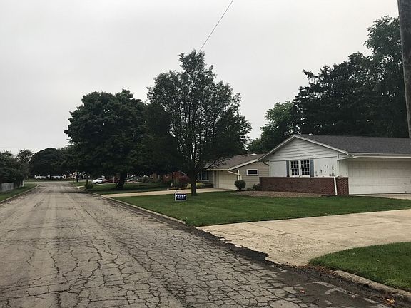 4th image of 975 Circle Dr