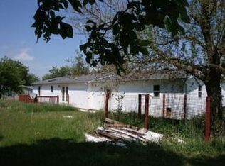 720 W Manor Dr, Manitou Beach, MI 49253