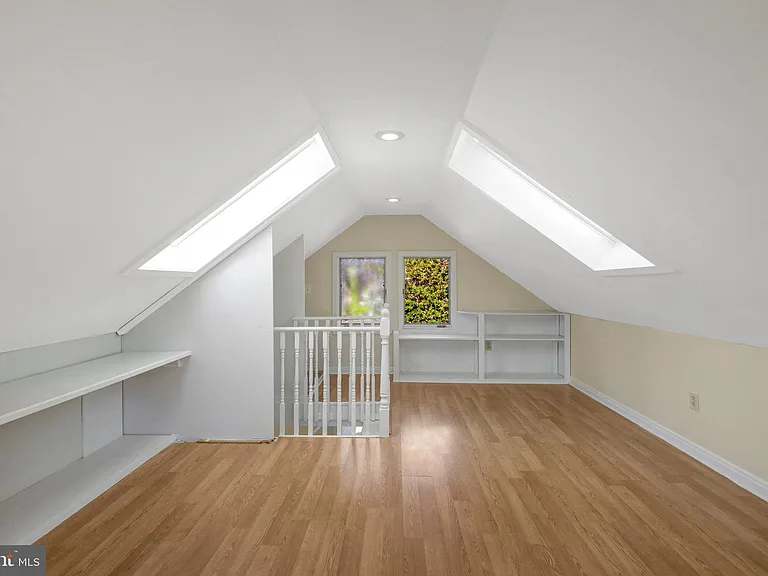 2031 Hillside Dr — Photo 86