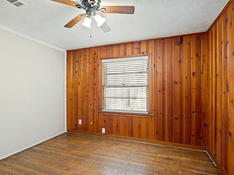 1913 Landa Dr — Photo 11
