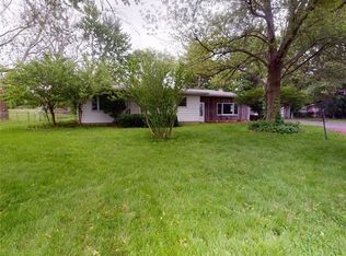 9 Illini Dr, Decatur, IL 62521