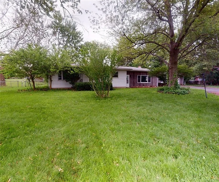 9 Illini Dr photo 1