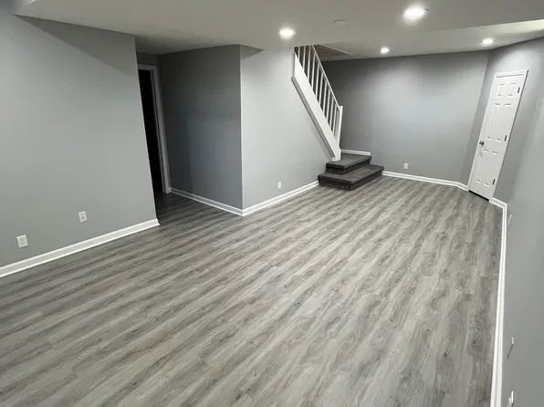 17327 Pine Cir, Omaha, NE 68130