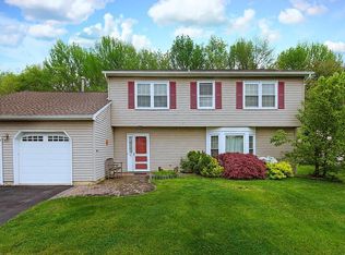 40 Surrey Dr, Old Bridge, NJ 08857