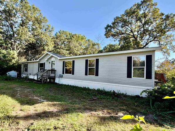E1657 Pine Ln, Waupaca, WI 54981