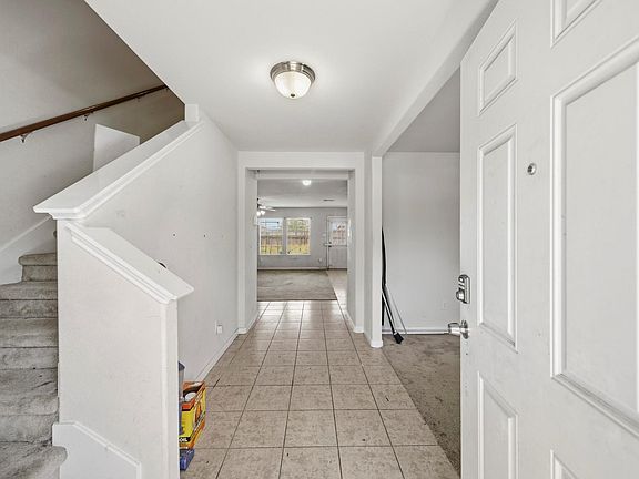 3rd image of 1115 Honeysuckle Vine Dr