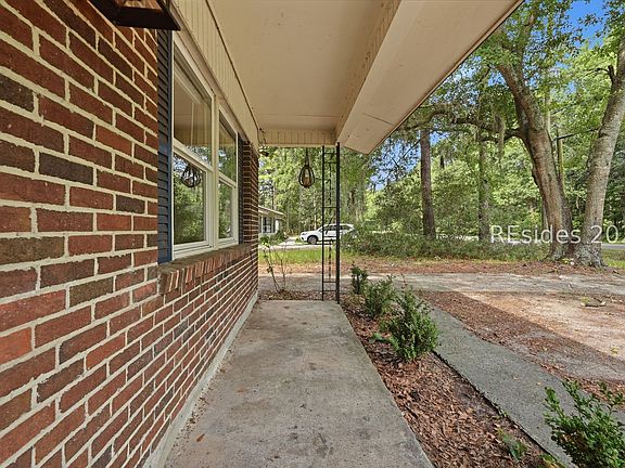 4th image of 195 Bay Pines Rd