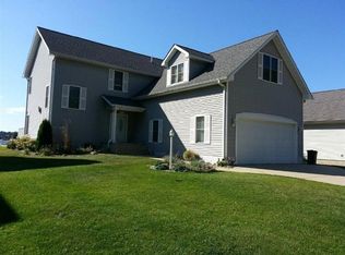 712 Lakeside St, La Porte, IN 46350
