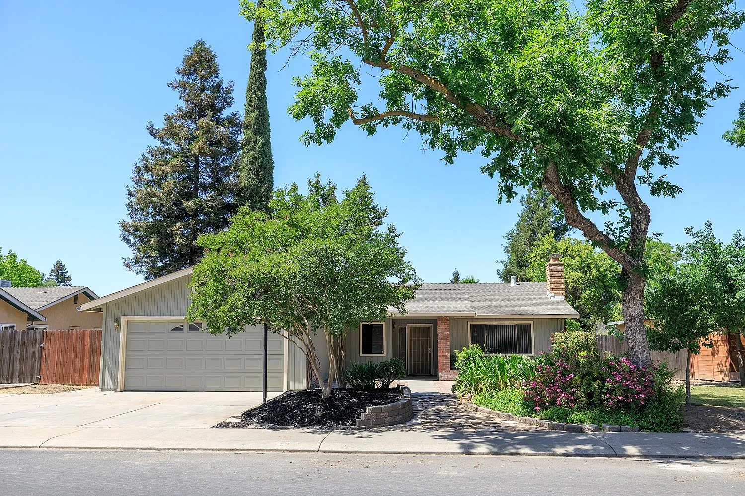 2609 Finlandia Ave photo 1