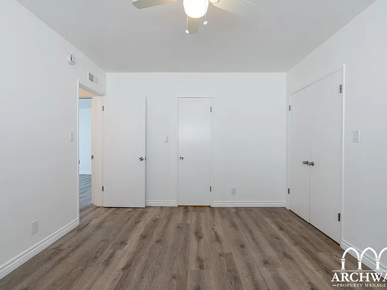 1115 Glenville — Photo 12