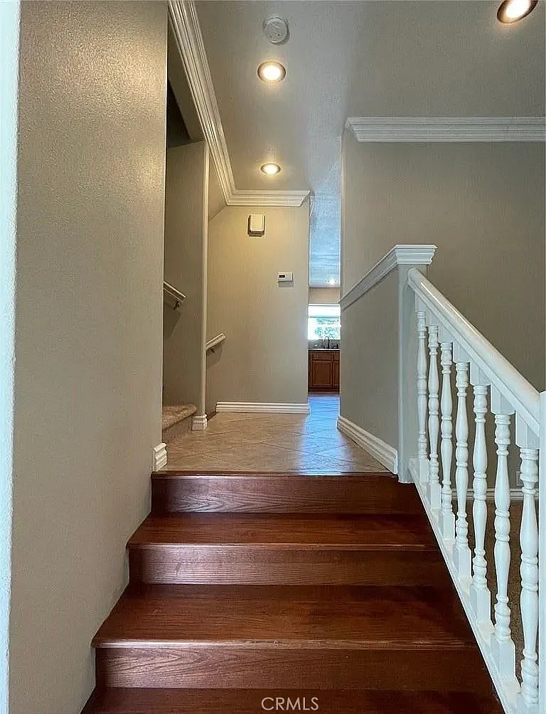Building Photo - 1049 Evergreen Ct