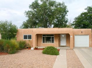 913 Quincy St NE, Albuquerque, NM 87110