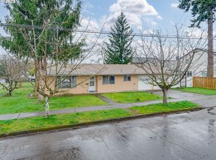 400 Barton Ave, Gladstone, OR