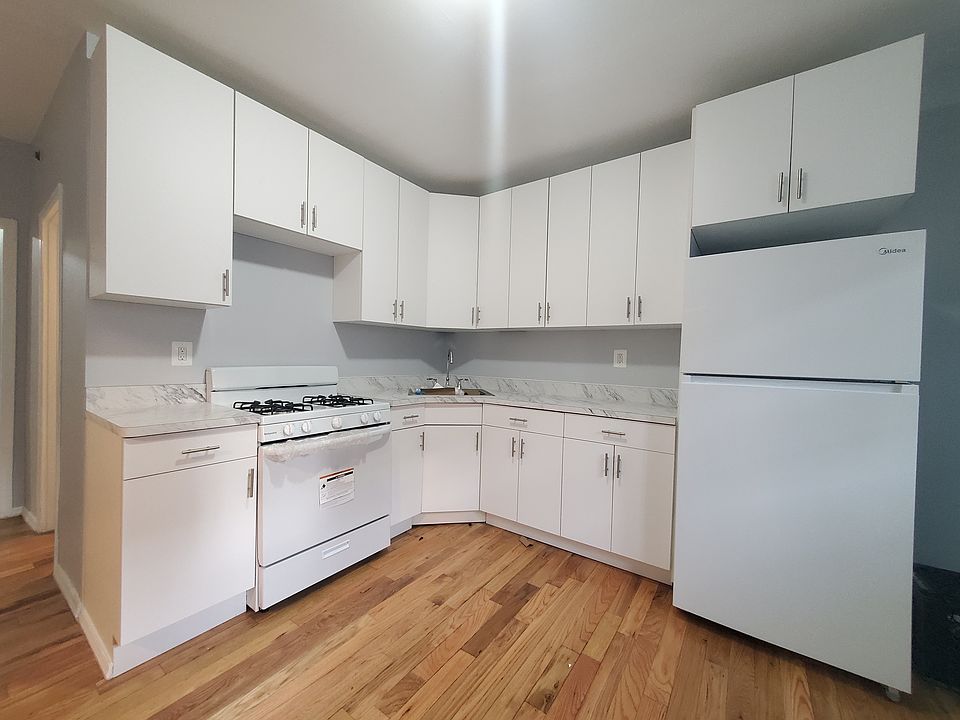 1st image of 151 Myrtle Ave #3