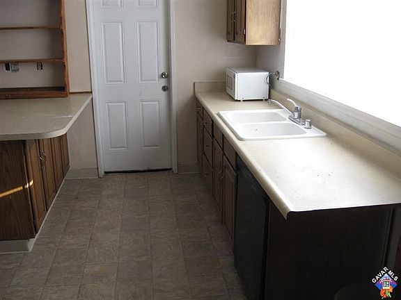 5th image of 1127 W J14 Ave