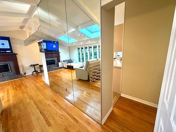 4th image of 52 Deepdale Dr #1
