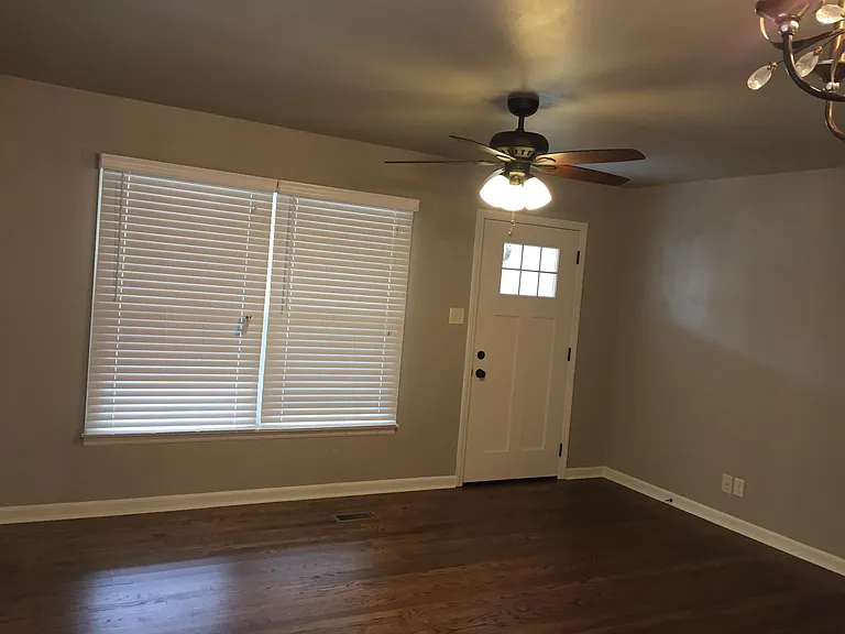 Living Rm Entry