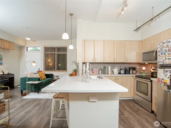 812 5th Avenue N #102, Seattle, WA 98109