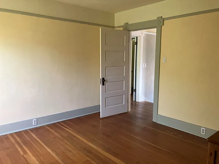 Middle Bedroom