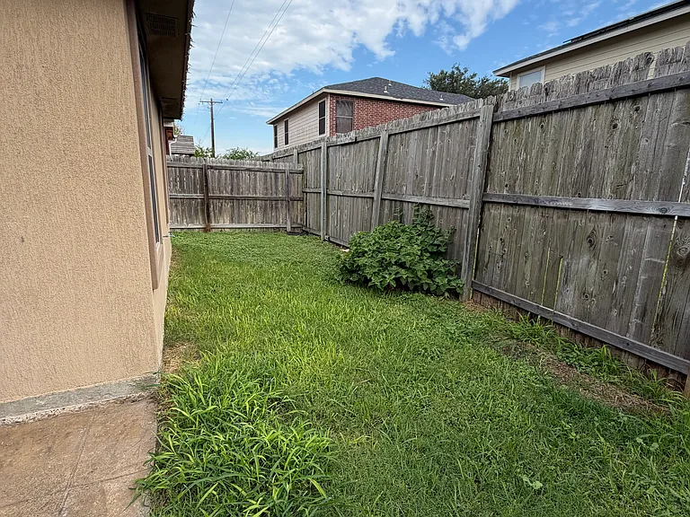 3901 Thunderbird Ave — Photo 17