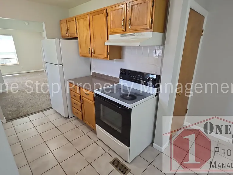 606 S Fairview Ave — Photo 8