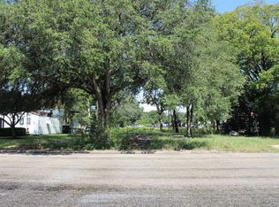 112 W Hillje St, El Campo, TX 77437
