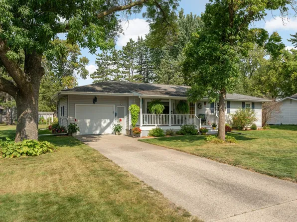 605 Oak Ave SE, Montgomery, MN 56069