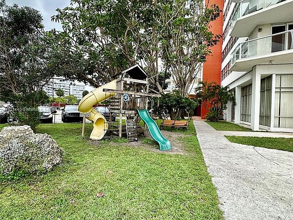 2nd image of 1351 NE Miami Gardens Dr APT 903E