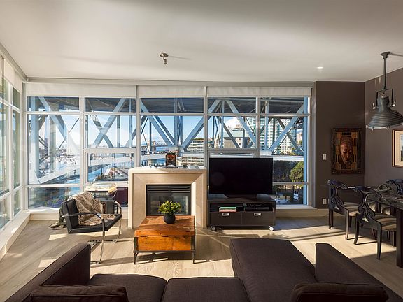 3rd image of 628 Kinghorne Mews #805