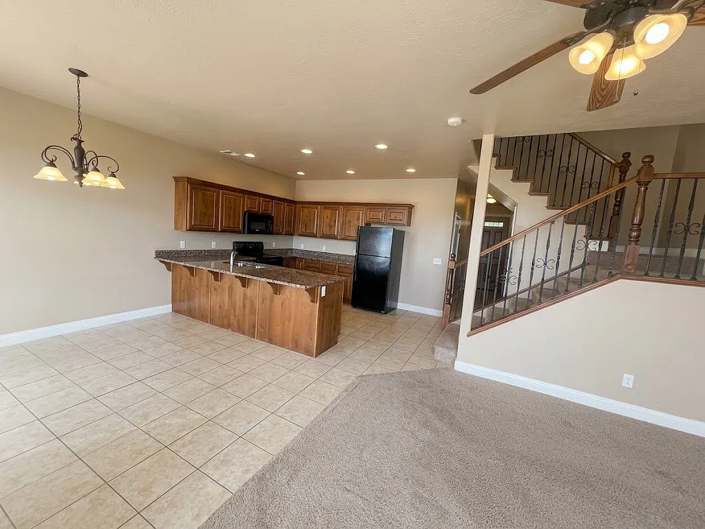 3 bed, 2.5 bath, 1551 sqft, $1,625 — Photo 3