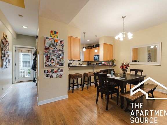 3rd image of 1420 W Waveland Ave #1