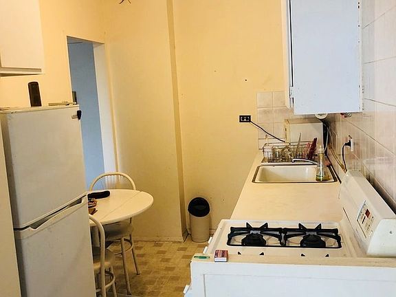 3rd image of 2940 W 5th St APT 4H