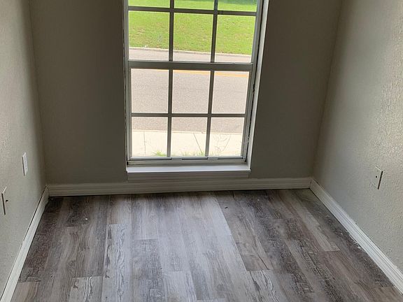 4th image of 903 E Main St #921