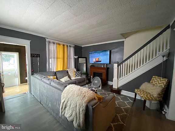 2nd image of 4400 Unruh Ave