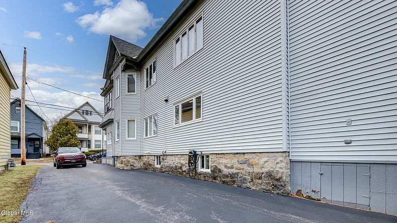4th image of 20 Lincoln Avenue