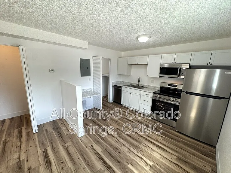 6676 Provincial Dr — Photo 5