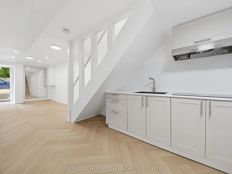 153 Craven Rd #BASEMENT — Photo 10