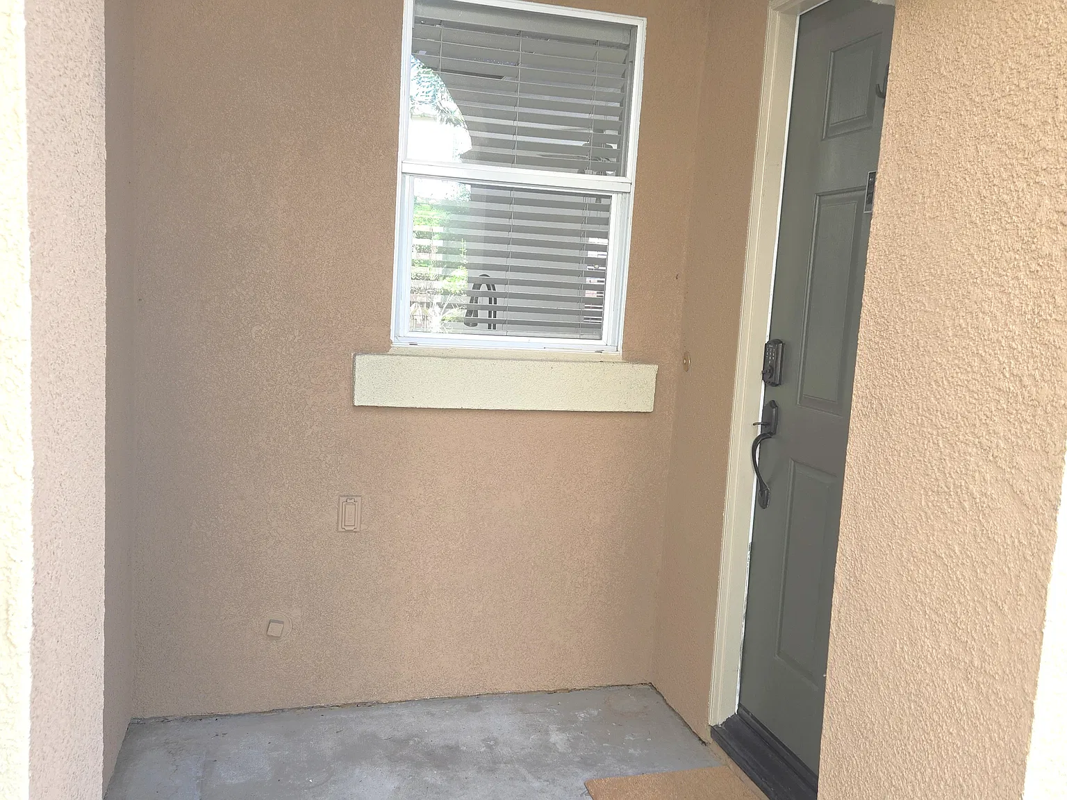 2 bed, 2.5 bath, 1246 sqft, $2,400 — Photo 2