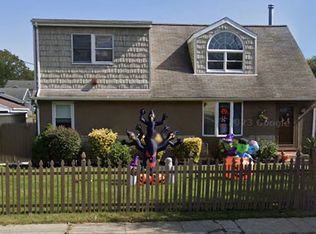 1065 Manor Ln, Bay Shore, NY 11706