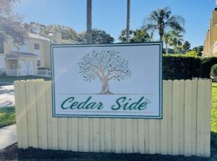 656 Cedar Side Cir NE, Palm Bay, FL 32905