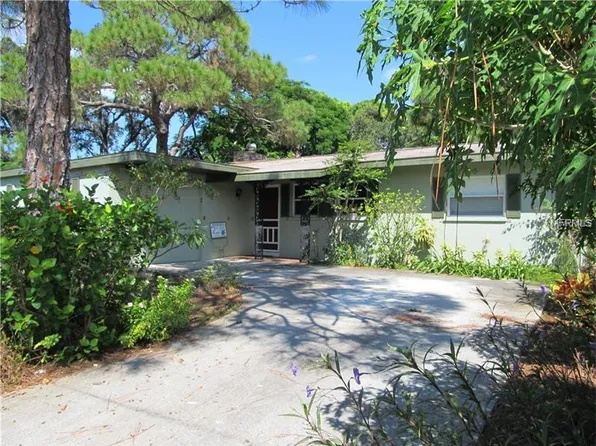 1209 Estremadura Dr, Bradenton, FL 34209