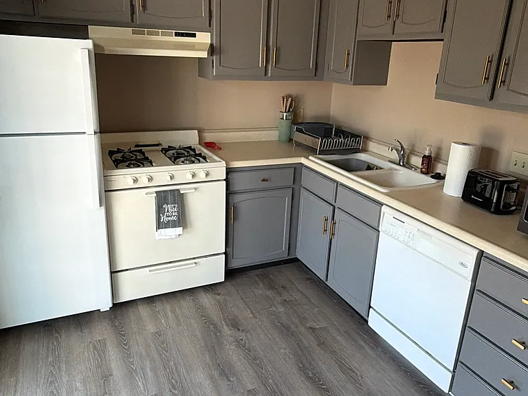75 Mayflower Dr #4 — Photo 15