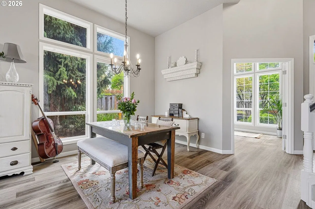 Beautiful Updated Westlake Home — Photo 3