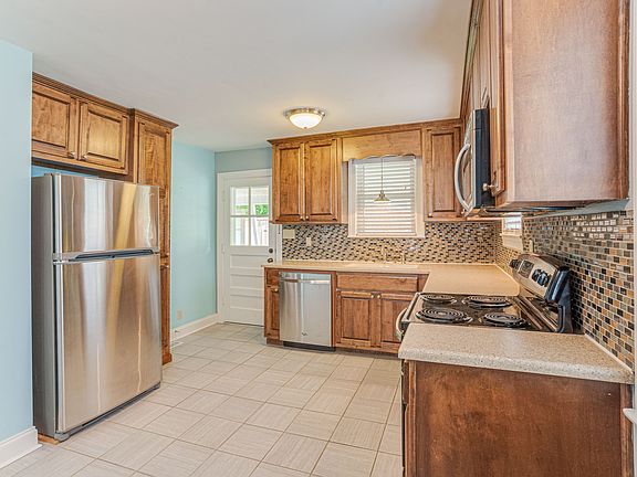 4th image of 259 Collier Ave