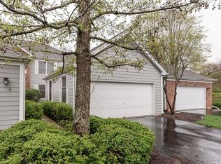 6 Warwick Ln, Lincolnshire, IL