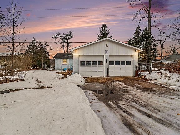 2nd image of 203 S Maple Rd